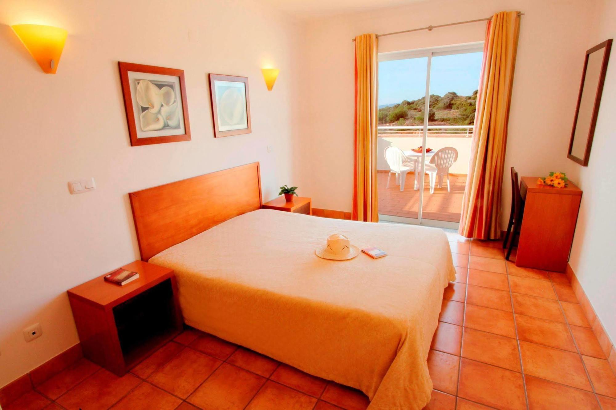 Vila Mos - Beach Resort Lagos Room photo